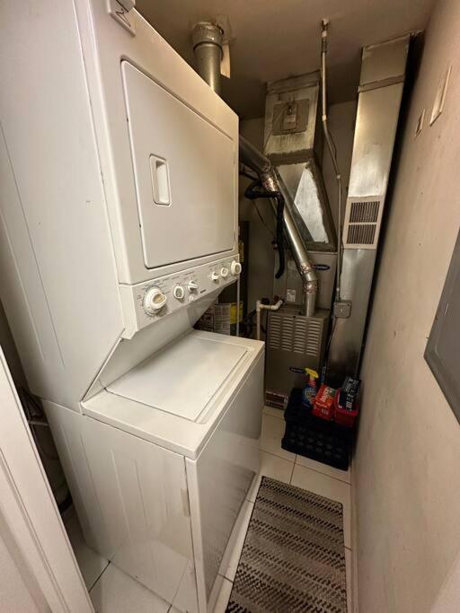 2-Bed 2-Bath Apt - Close To Uc W/ Free Parking Chicago Esterno foto